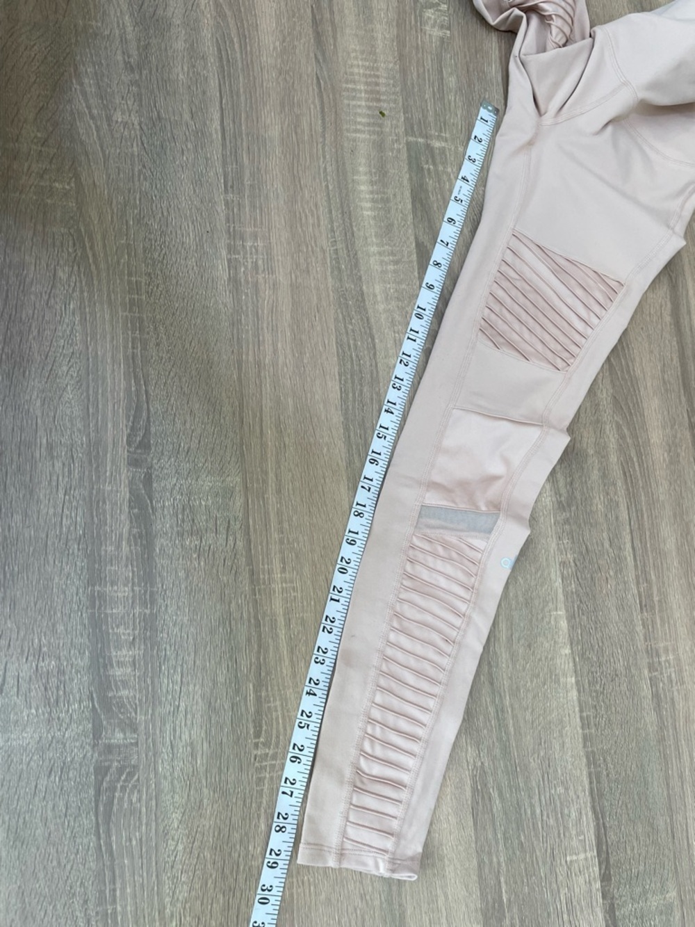 ALO Yoga Blush Pink Highrise Moto Leggings w/ mesh & accordion pleats. Size M - Picture 8 of 10